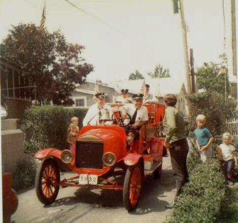 http://edgewaterparkdabronx.startlogic.com//FECHER/FireTruck1922C.jpg